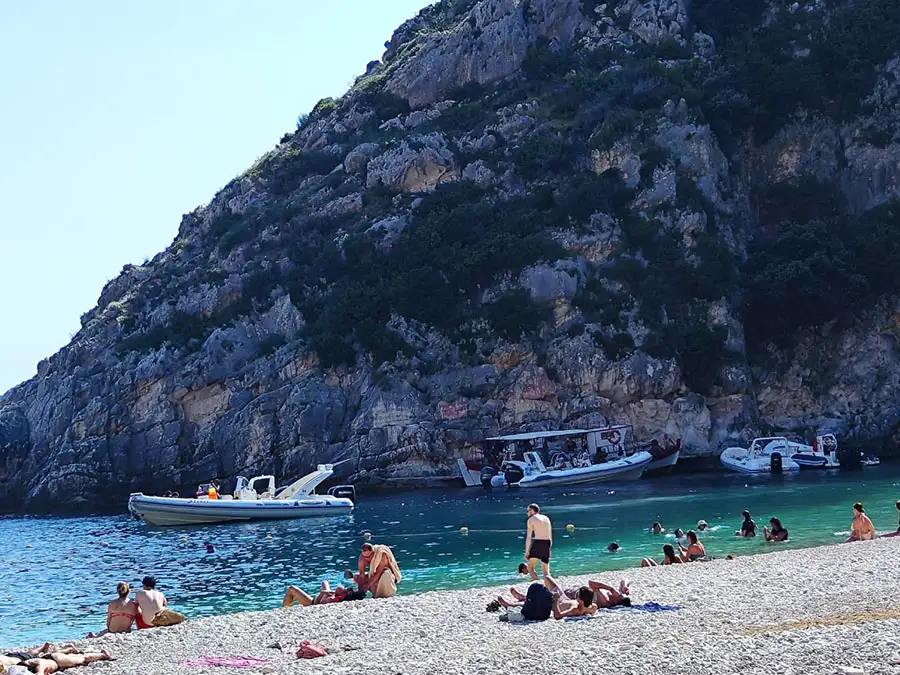 Vista de la bahía de Grama en la península de Karaburun